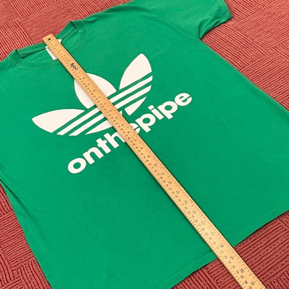 Men’s size large green trefoil onthepipe tshirt - Picture 6 of 13